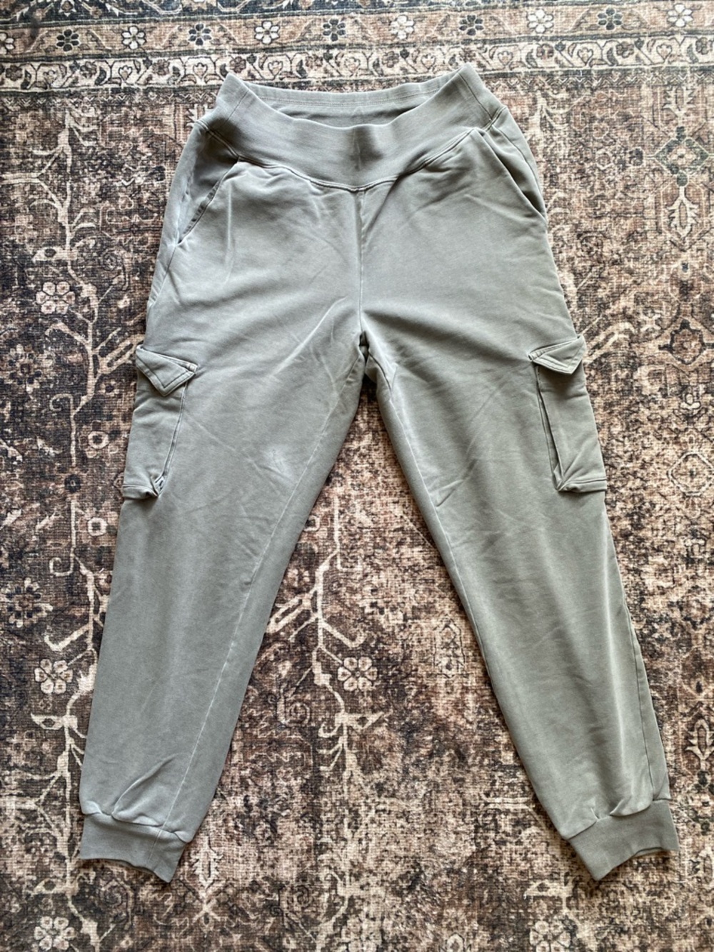 Alo Yoga cargo joggers